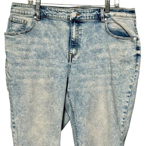 Lane Bryant High Rise Girlfriend Straight Crop Light Acid Washed Denim Jeans 16 - Picture 3 of 9